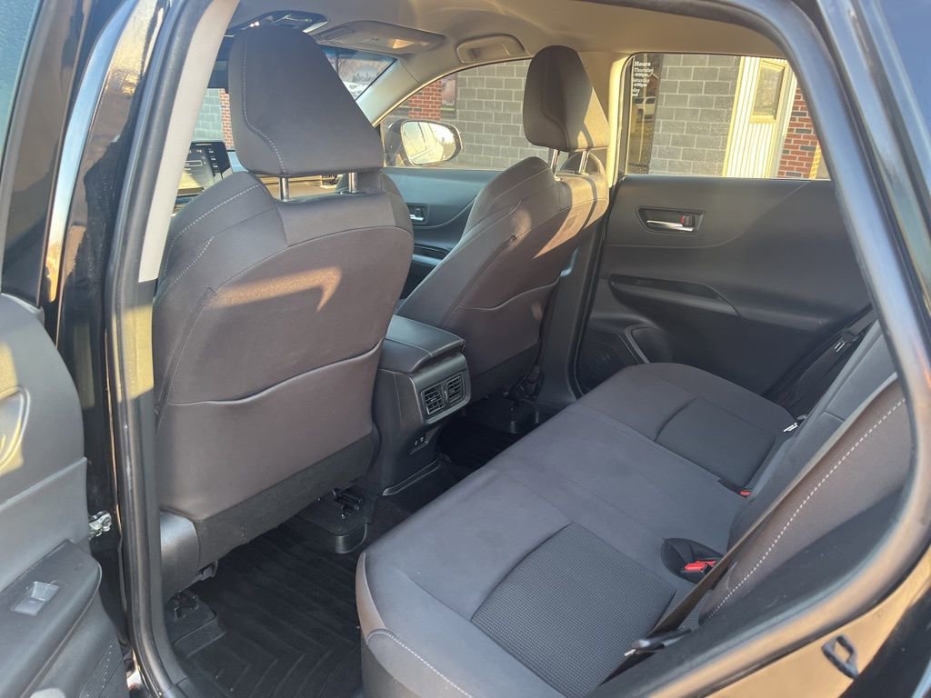 Used 2021 Toyota Venza LE w/ Carpet Mat Package (TMS) image 25