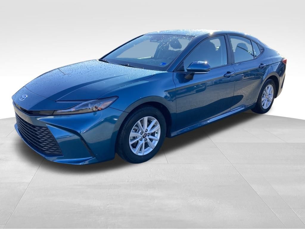 Used 2025 Toyota Camry LE image 8