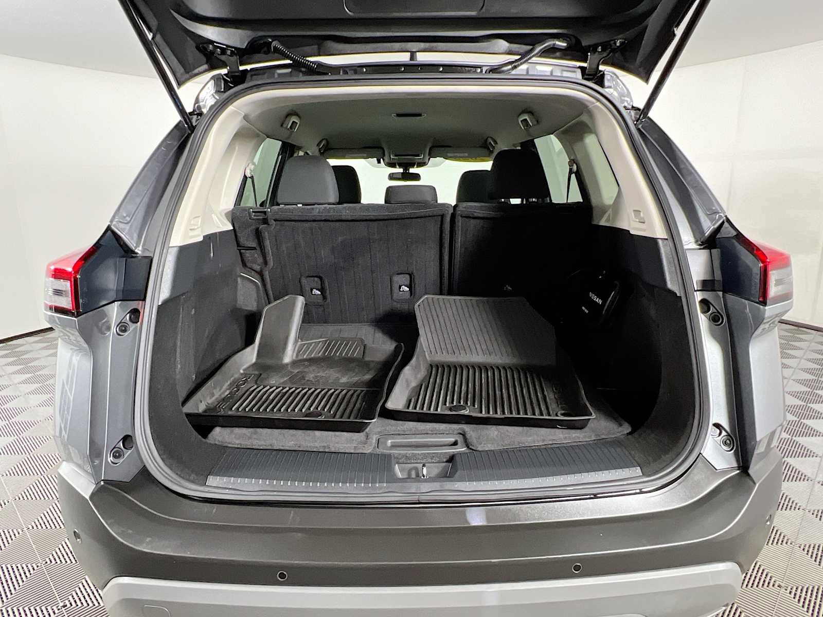 Used 2023 Nissan Rogue S image 25