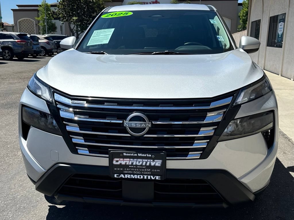 Used 2025 Nissan Rogue SV FWD image 9