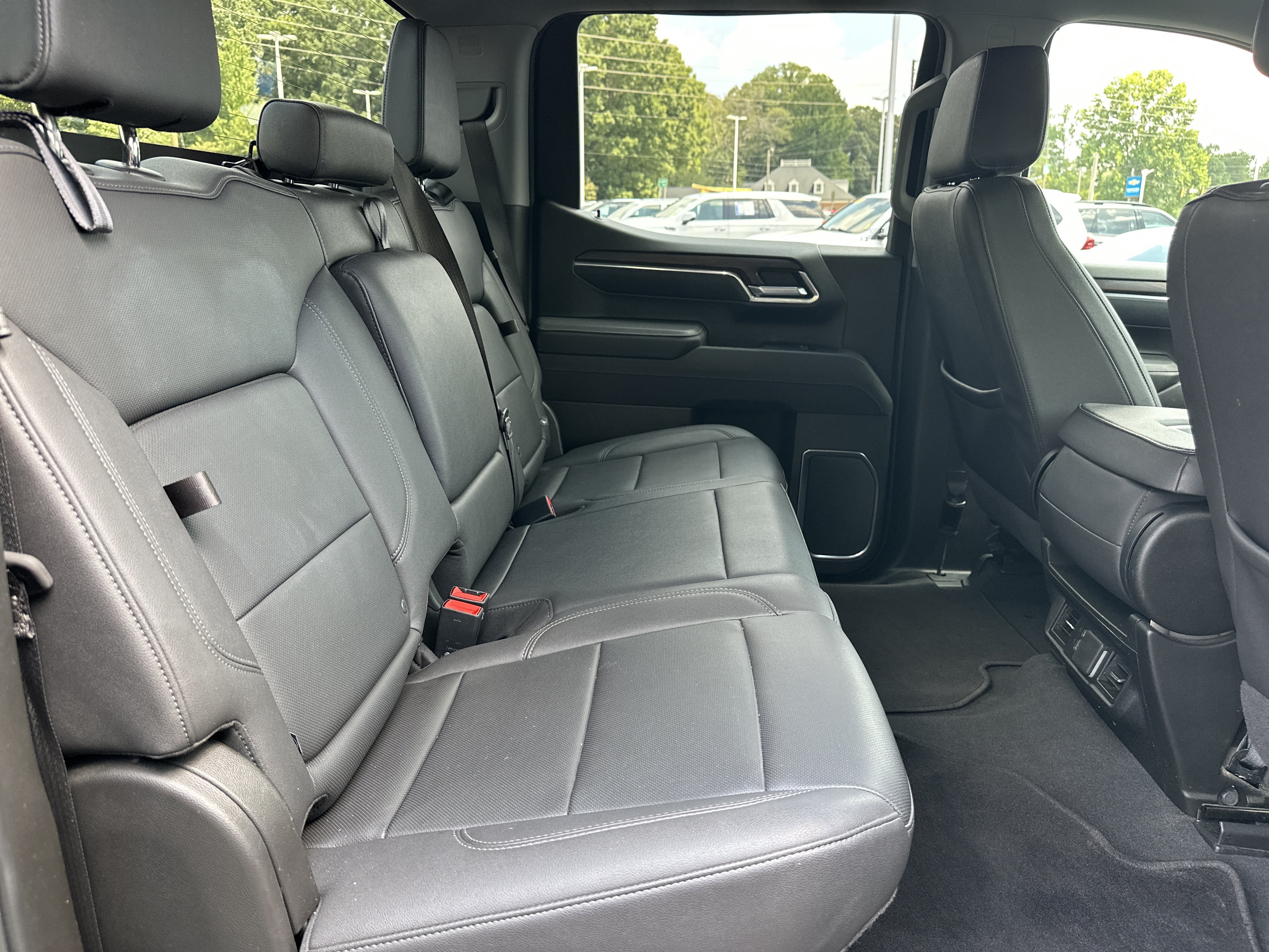 Used 2025 GMC Sierra 1500 SLT AWD/4WD image 16
