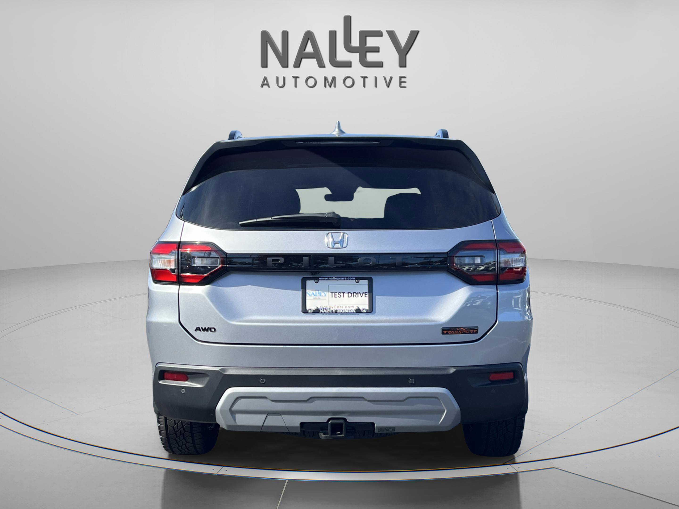 Certified 2025 Honda Pilot TrailSport image 4