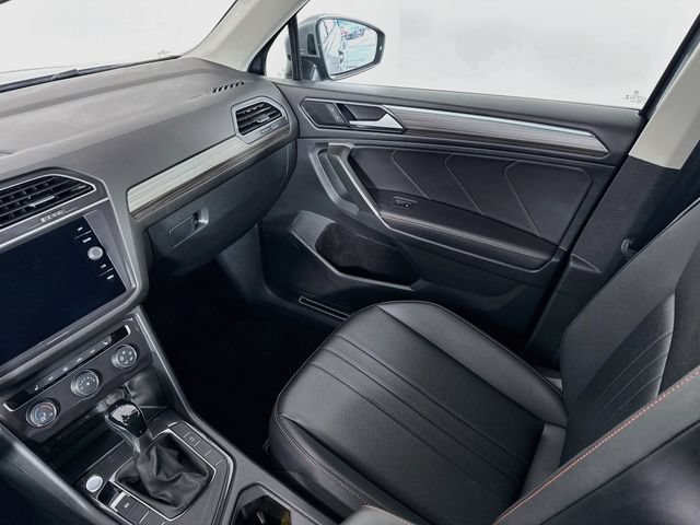 Used 2024 Volkswagen Tiguan SE FWD image 23
