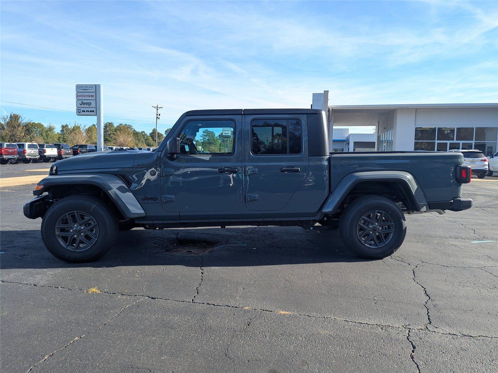 New 2025 Jeep Gladiator Sport AWD/4WD image 2