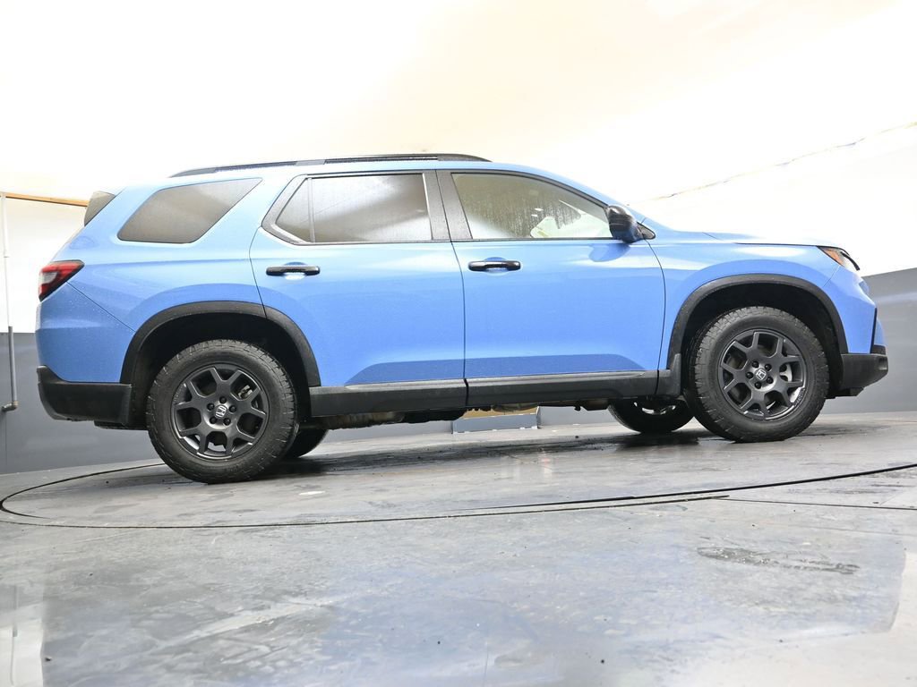 Used 2025 Honda Pilot TrailSport image 34