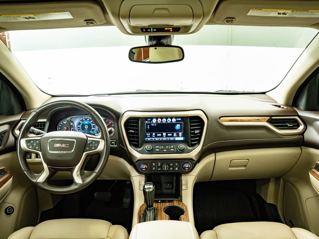 Used 2019 GMC Acadia Denali w/ Technology Package AWD/4WD image 4
