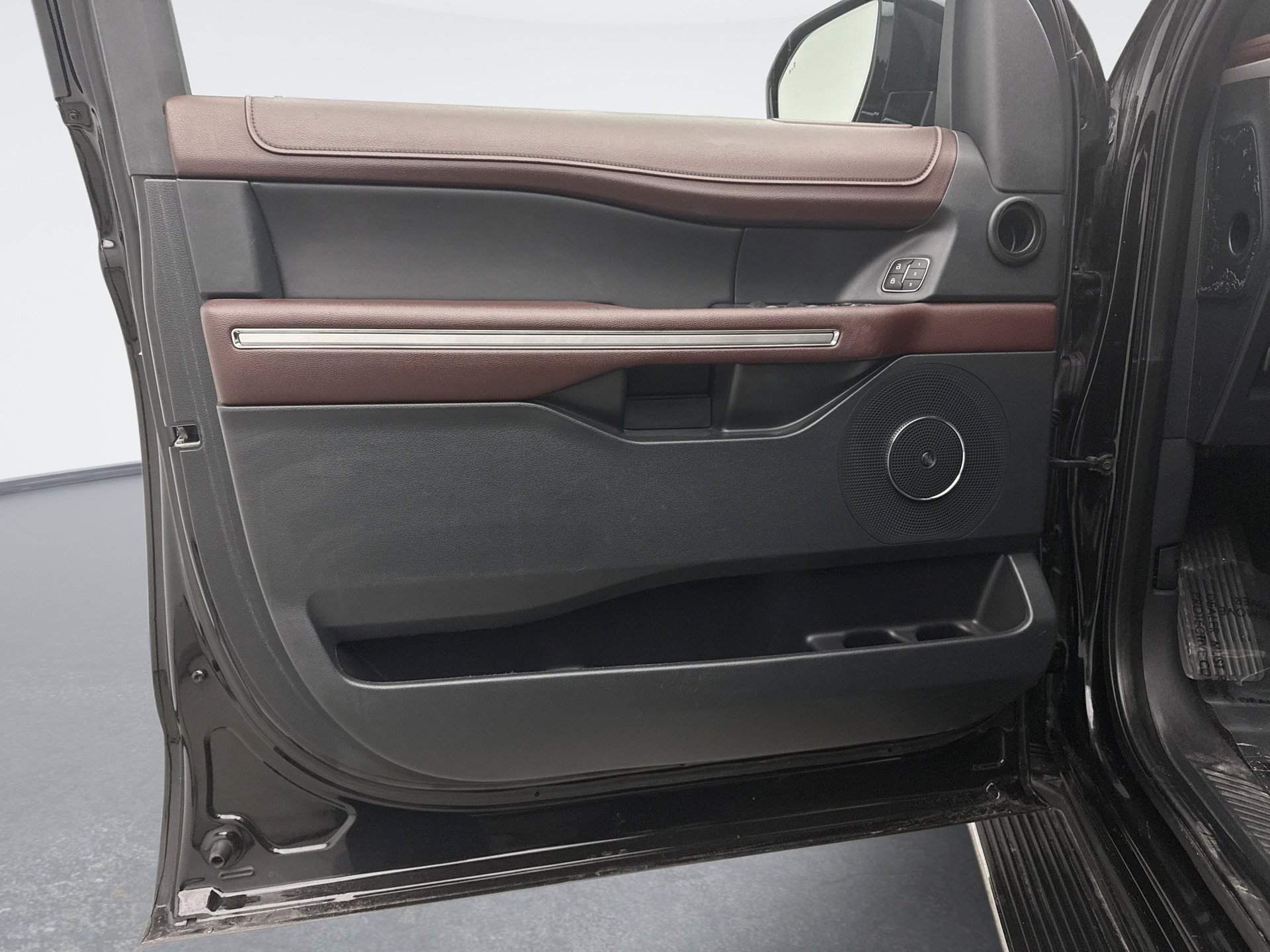 Used 2022 Ford Expedition Max Limited image 9