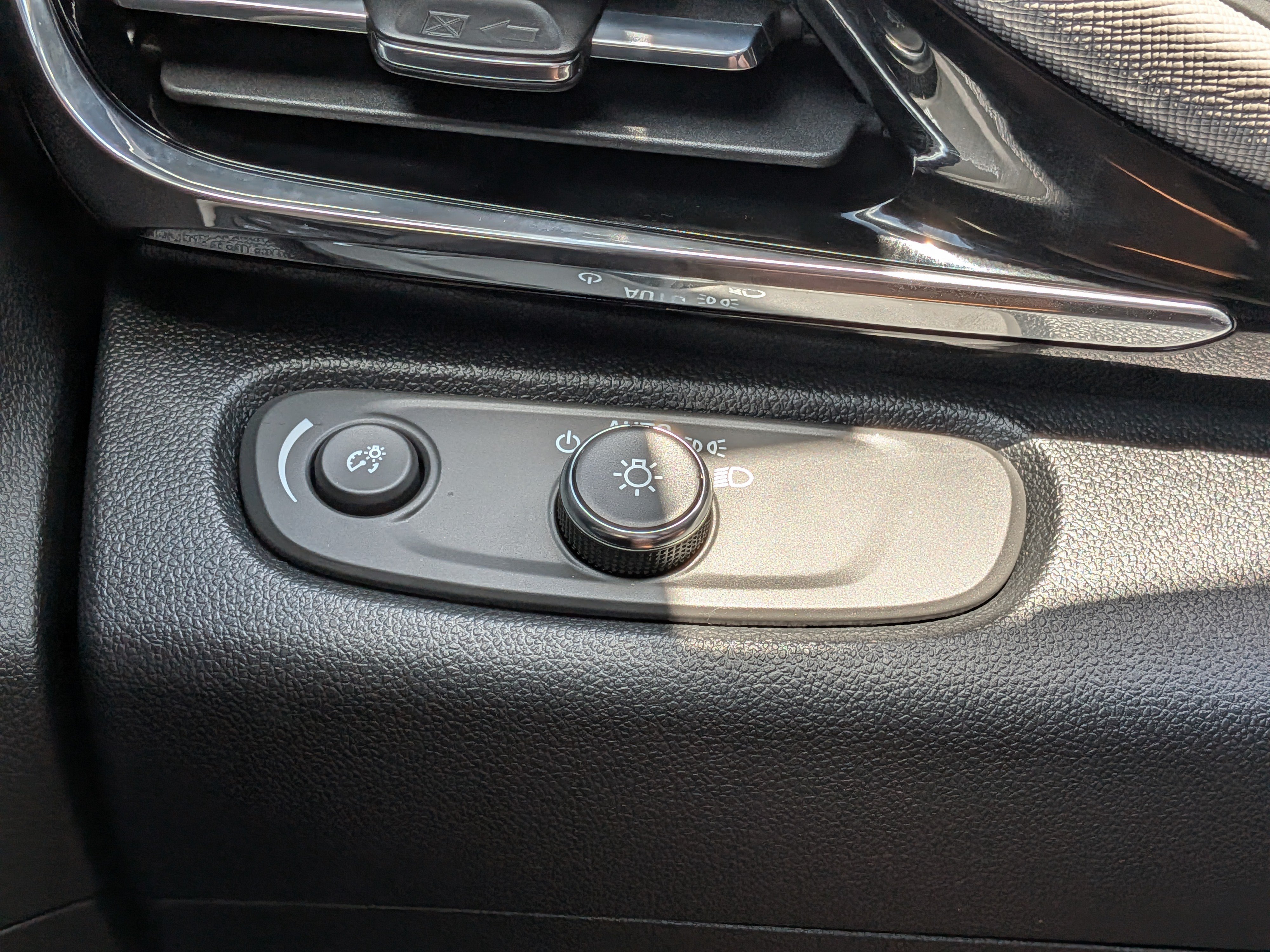 Used 2025 Buick Envista Avenir FWD image 24
