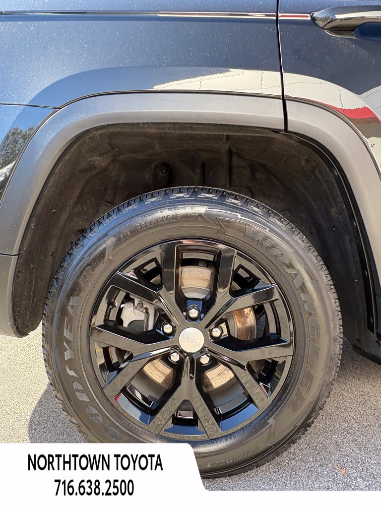 Used 2023 Jeep Grand Cherokee L Limited AWD/4WD image 15