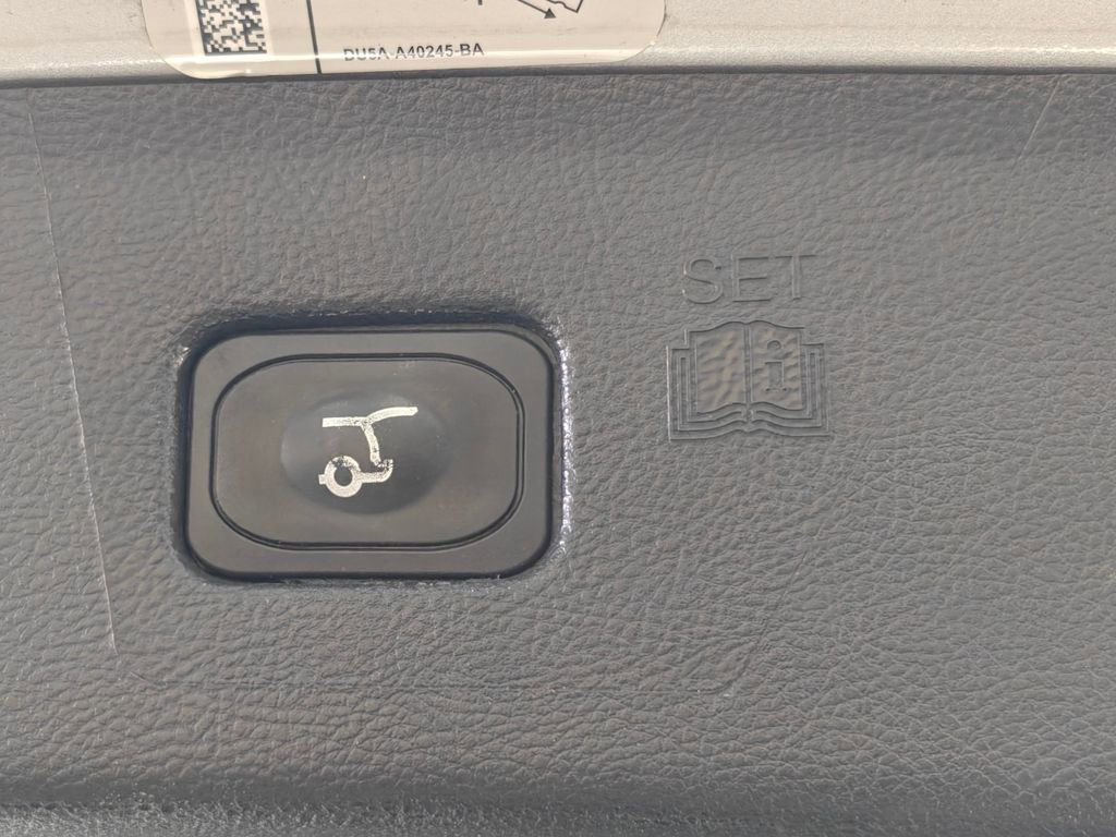 Used 2018 Ford Edge SEL w/ Equipment Group 201A image 34