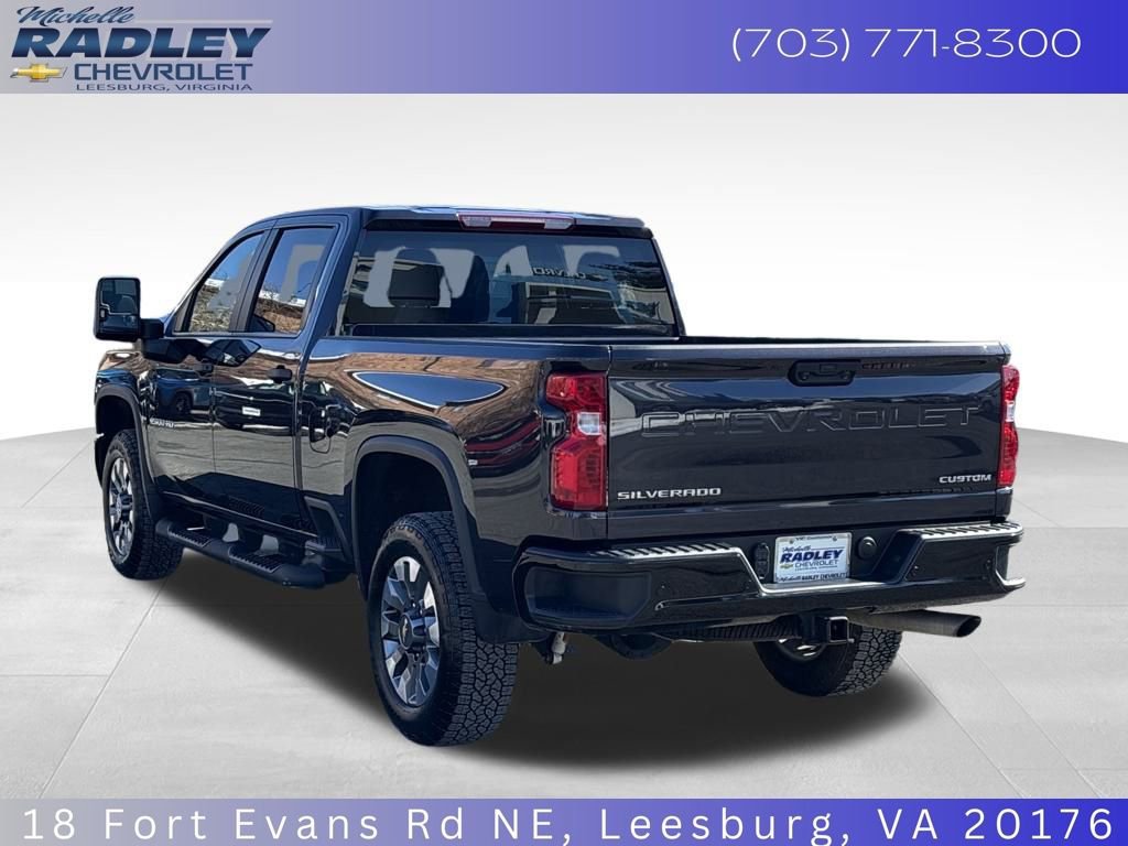 Used 2024 Chevrolet Silverado 2500 Custom w/ Custom Value Package image 3