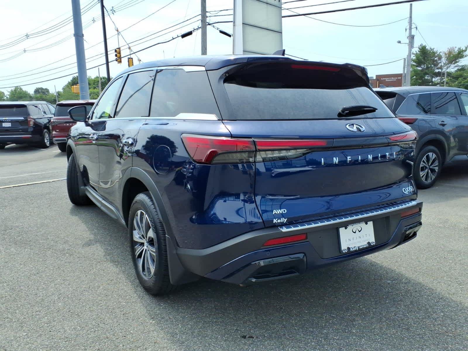 Certified 2025 INFINITI QX60 Pure w/ Cargo Package AWD/4WD image 7