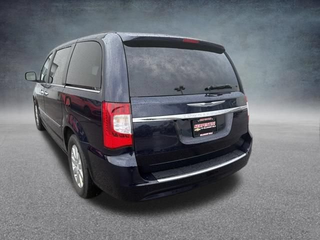 Used 2014 Chrysler Town & Country Touring w/ Driver Convenience Group FWD image 10