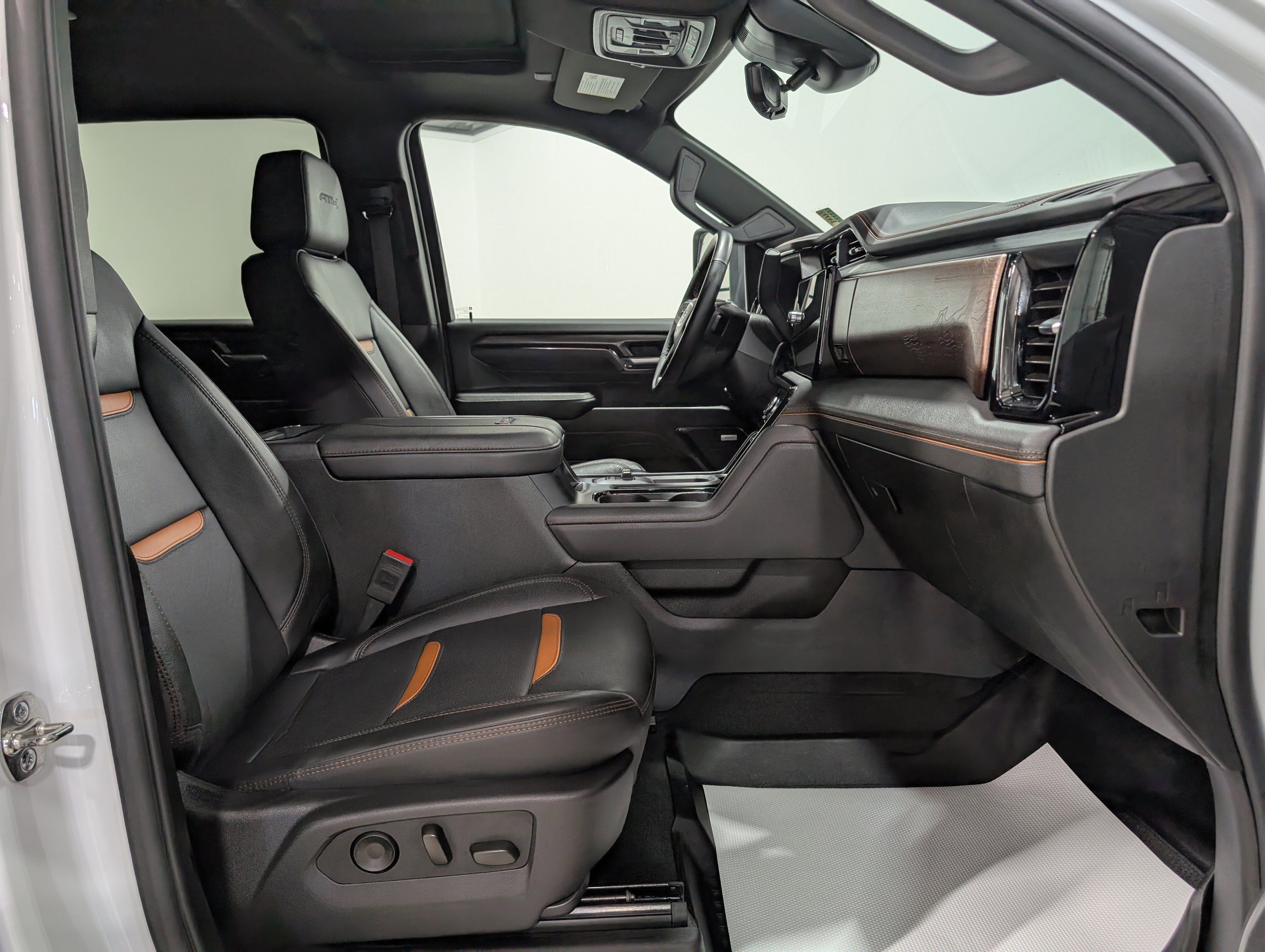 Used 2025 GMC Sierra 2500 AT4 w/ AT4 Premium Plus Package image 21