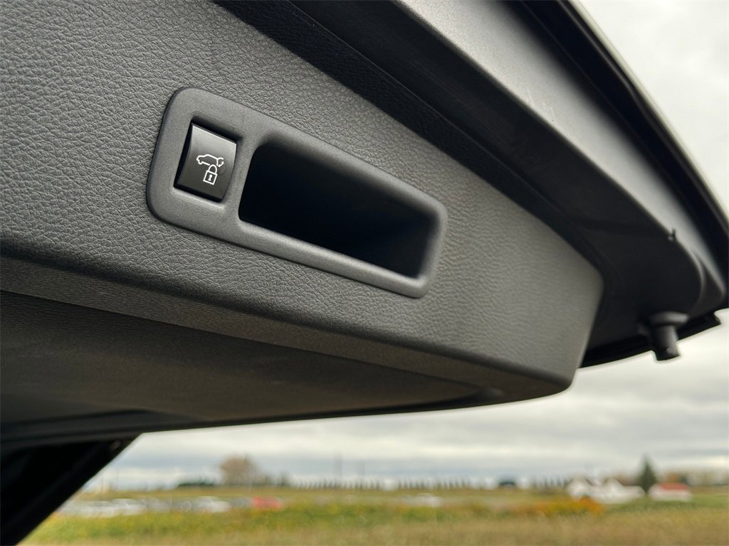 Certified 2025 Toyota Sienna Platinum image 29