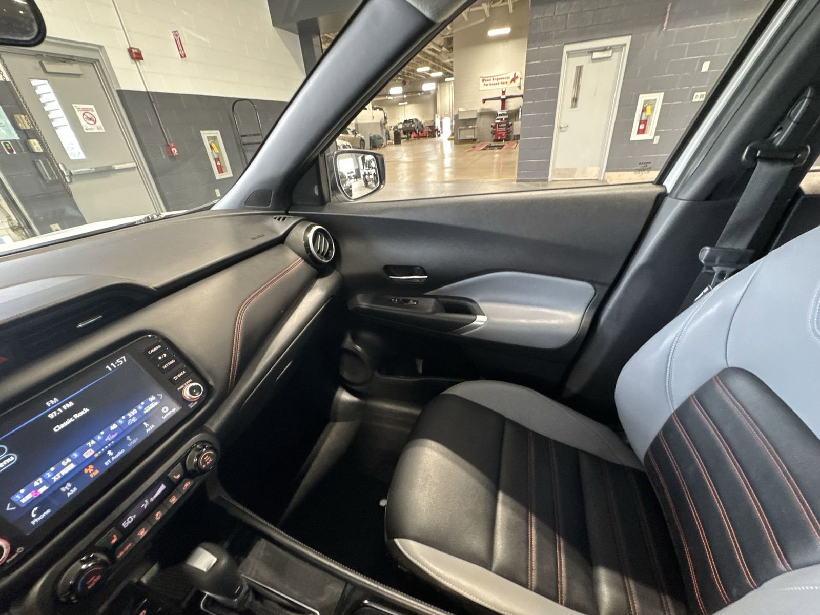 Used 2023 Nissan Kicks SR w/ SR Premium Package image 3