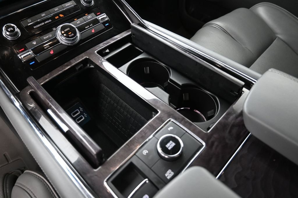 Used 2019 Lincoln Navigator Select RWD image 30