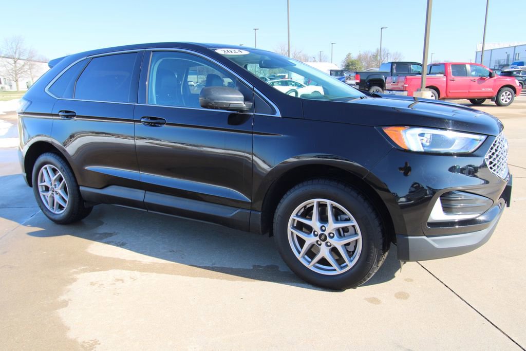 Used 2024 Ford Edge SEL image 3
