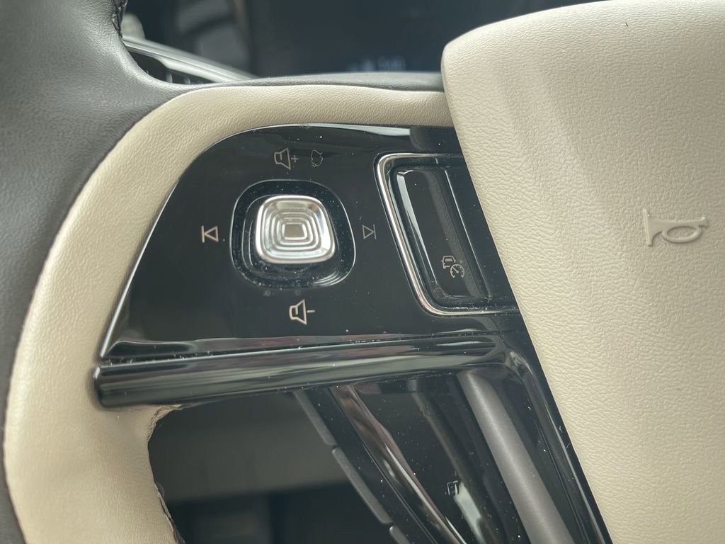 Used 2024 Lincoln Corsair AWD w/ Equipment Group 101A image 18