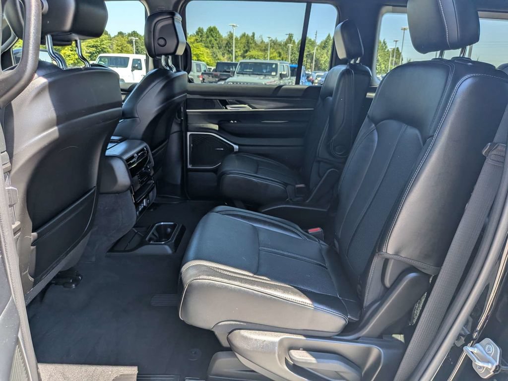 Used 2024 Jeep Wagoneer Series II AWD/4WD image 14