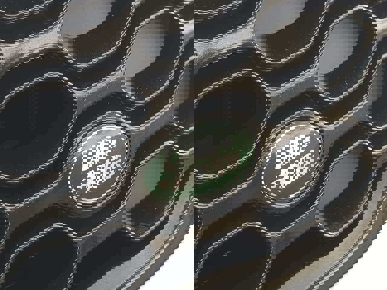 Used 2025 Land Rover Discovery Dynamic SE image 12