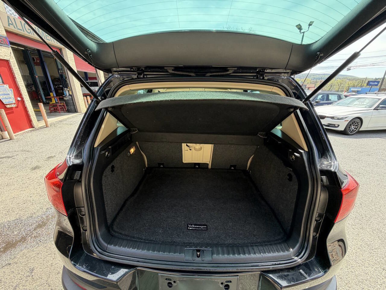 Used 2015 Volkswagen Tiguan SEL image 23