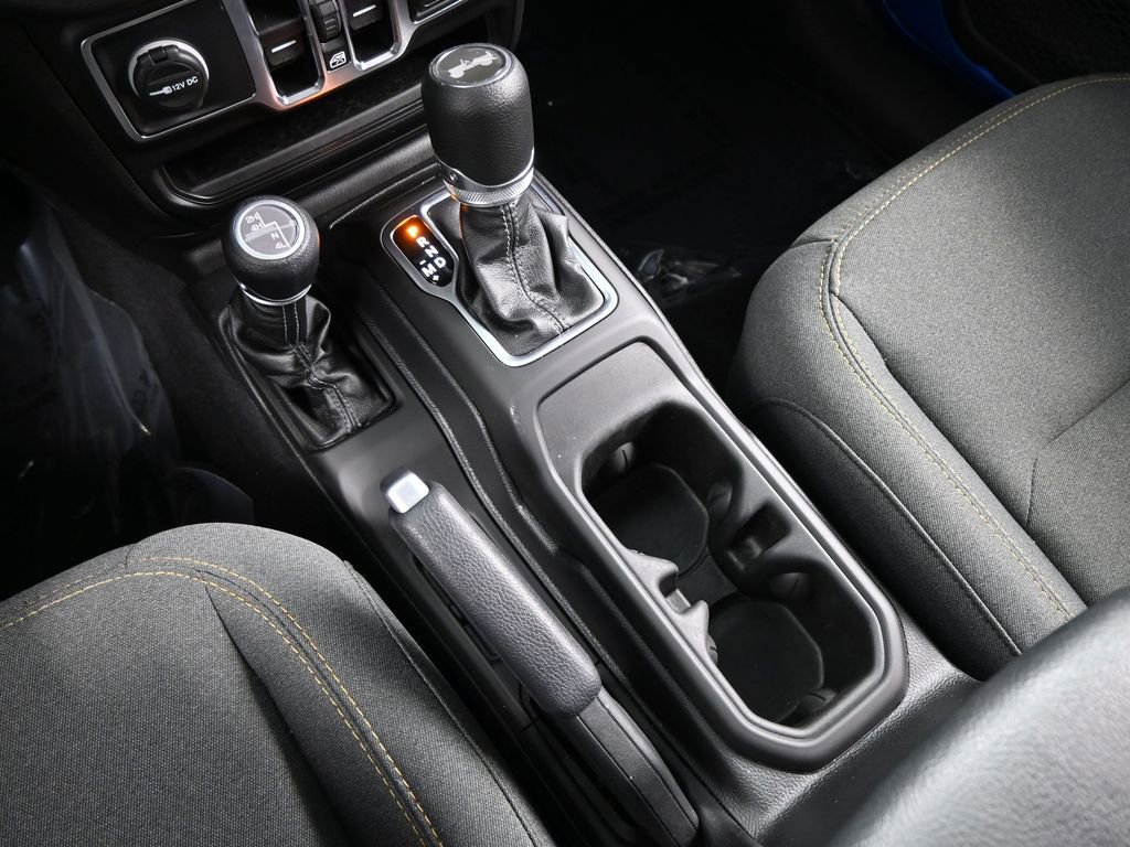 Used 2025 Jeep Wrangler Sport image 34