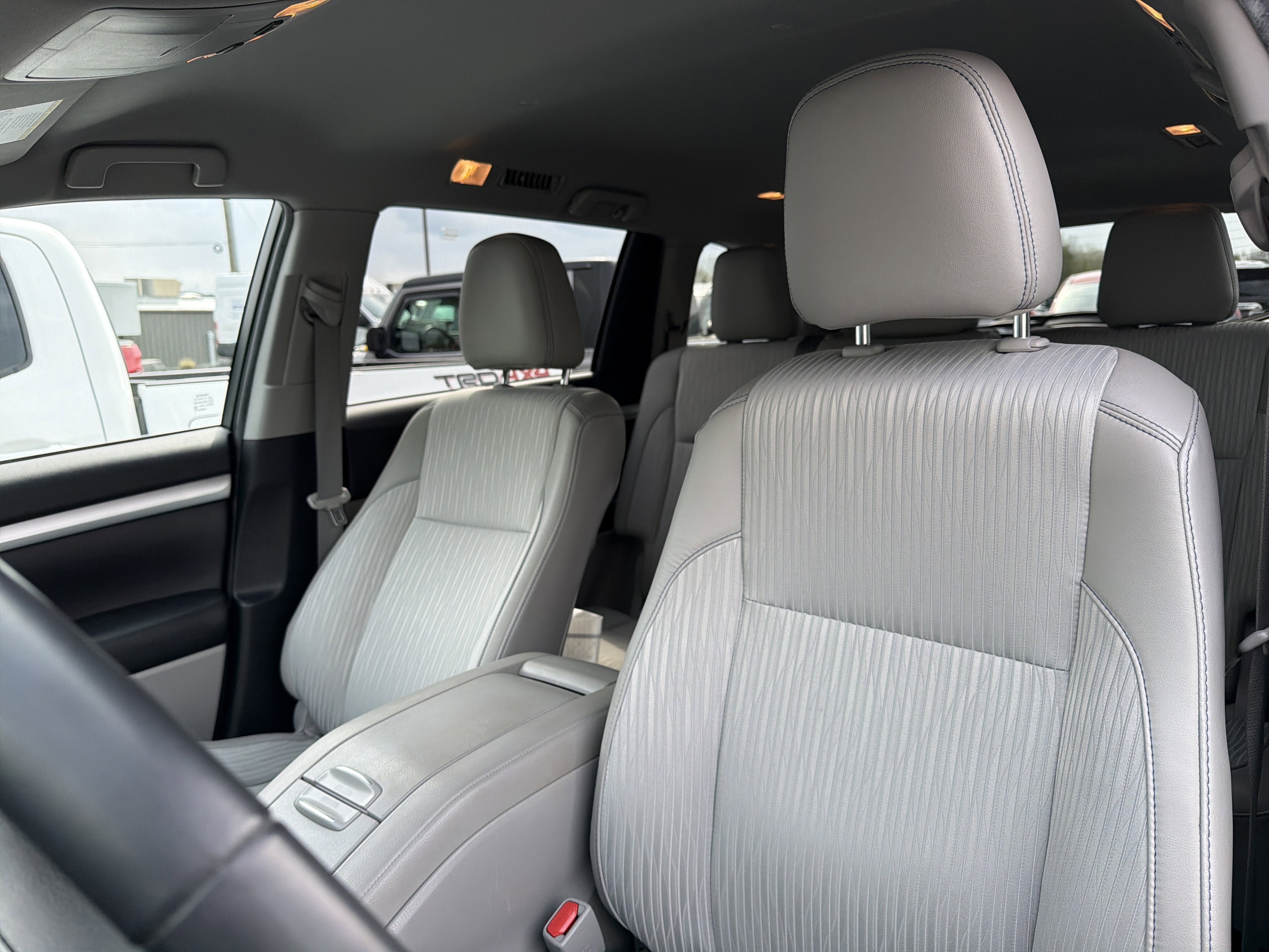 Used 2019 Toyota Highlander Plus AWD/4WD image 10