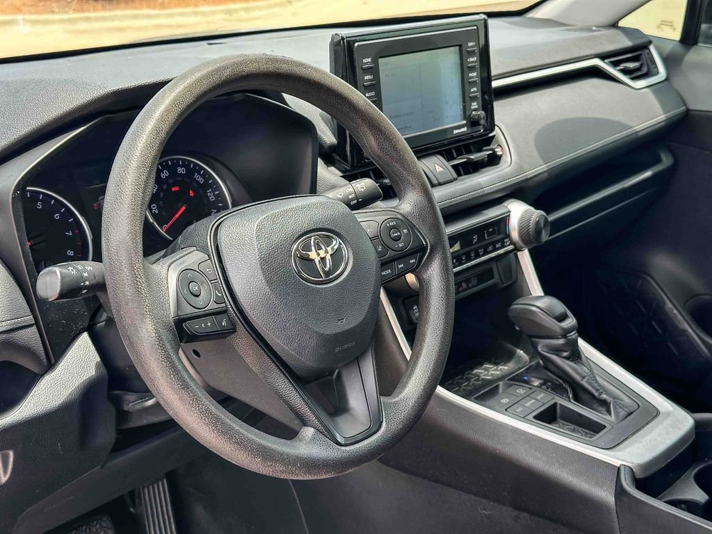 Used 2020 Toyota RAV4 LE FWD image 12