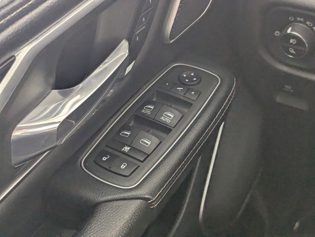 Used 2023 RAM 1500 Laramie AWD/4WD image 18