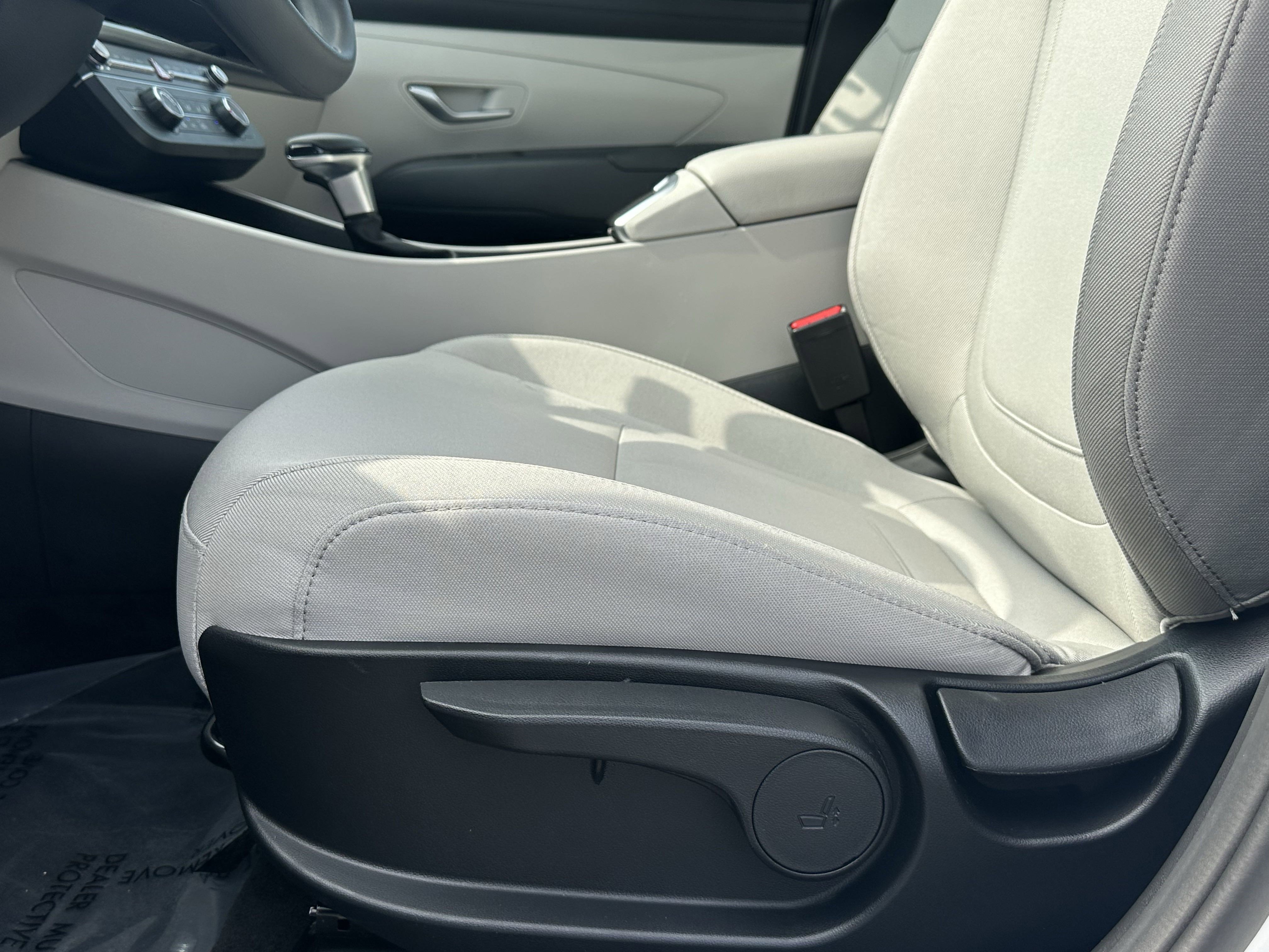 Used 2025 Hyundai Tucson SE image 12