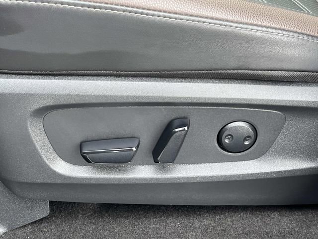 Used 2025 Nissan Pathfinder Platinum image 31