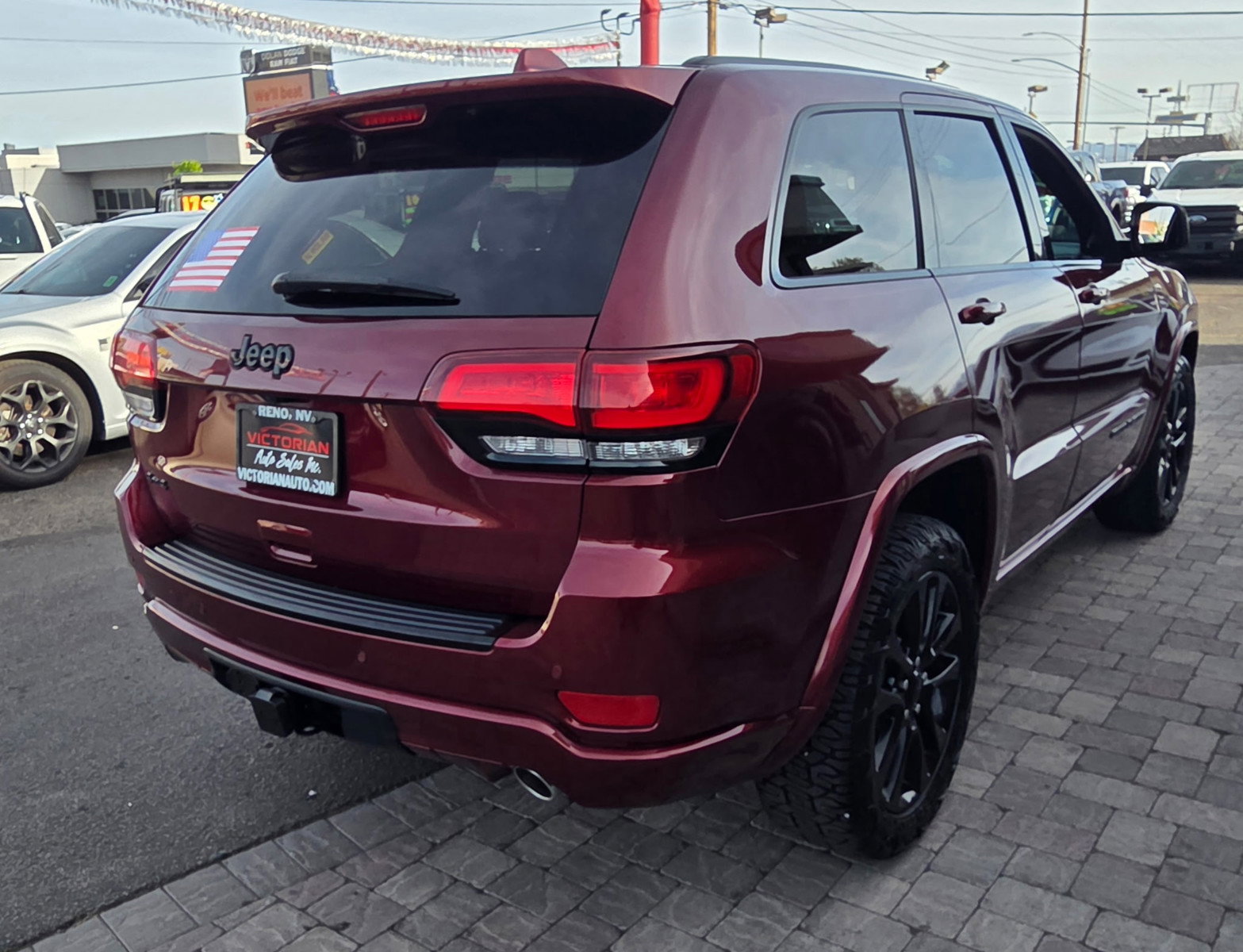 Used 2017 Jeep Grand Cherokee Altitude image 9