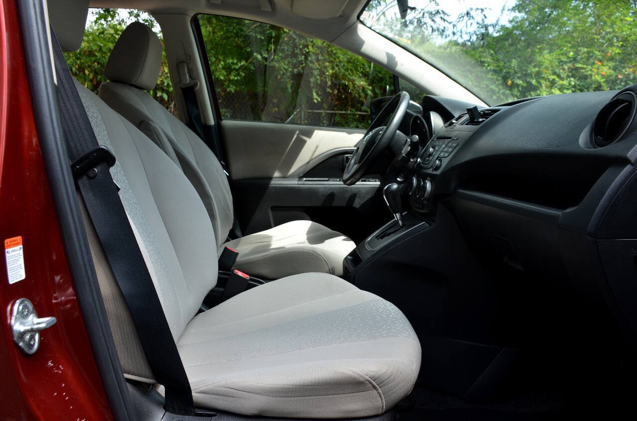 Used 2012 MAZDA MAZDA5 Touring w/ Moonroof & Audio Pkg FWD image 13