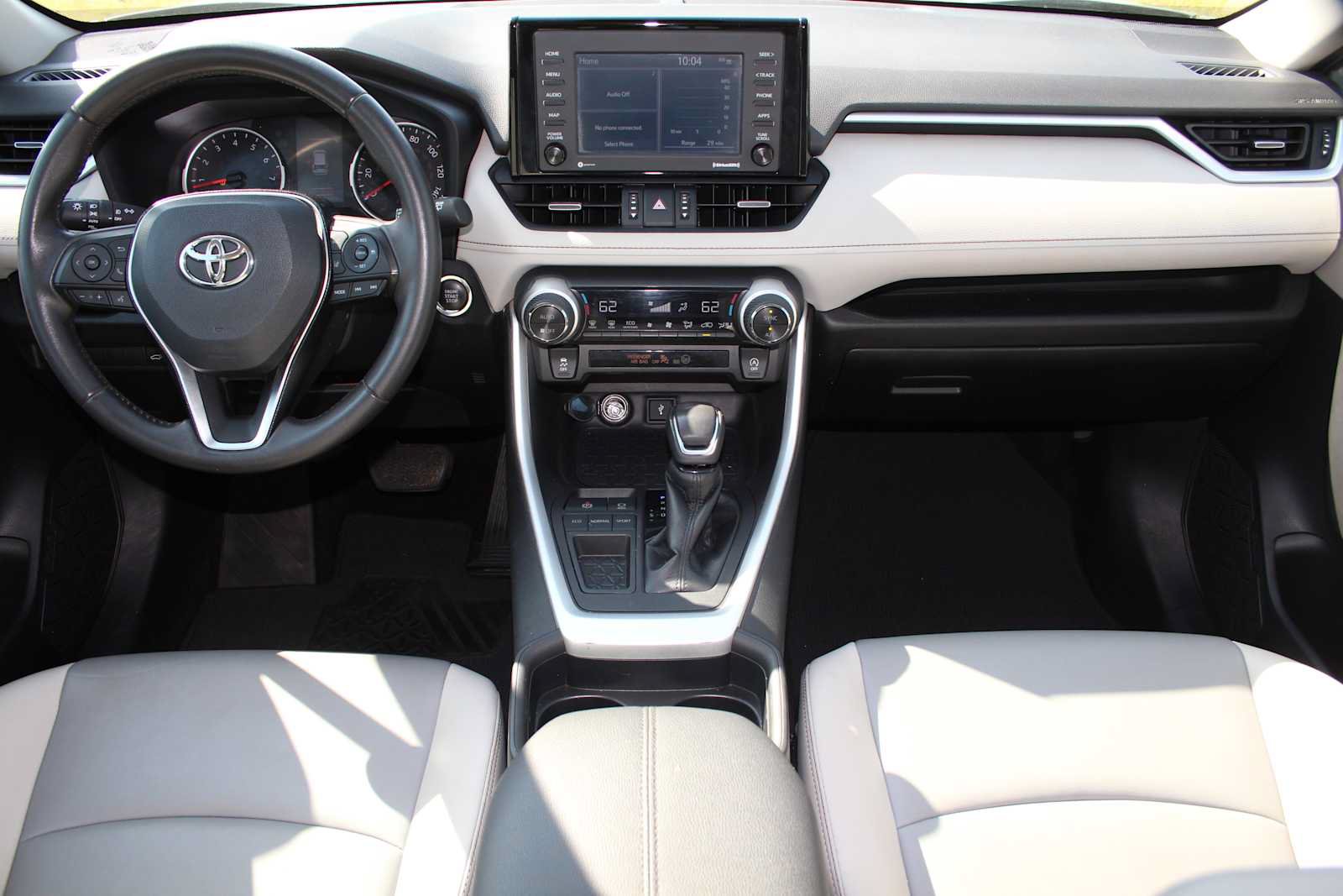 Used 2021 Toyota RAV4 XLE Premium FWD image 31