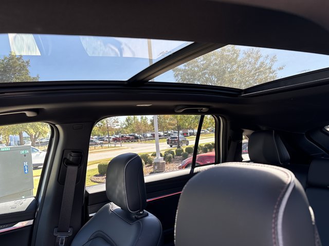Used 2025 Jeep Wagoneer S Limited AWD/4WD image 19