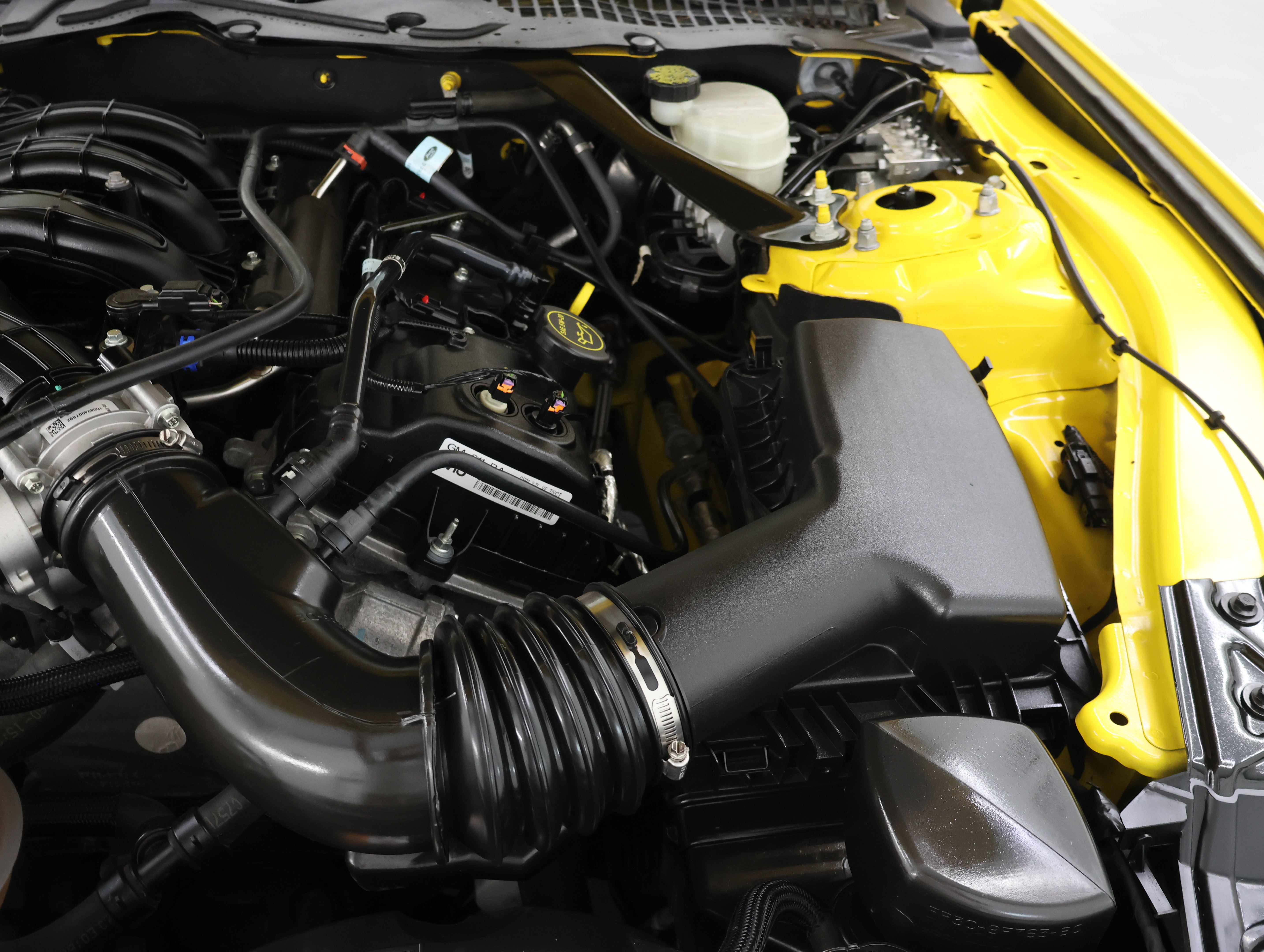Used 2016 Ford Mustang Convertible w/ Equipment Group 051A RWD image 17