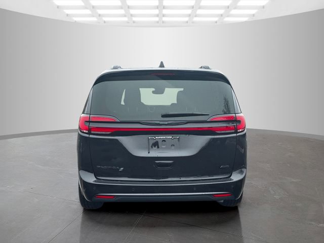 Used 2023 Chrysler Pacifica Touring-L w/ S Appearance Package image 6