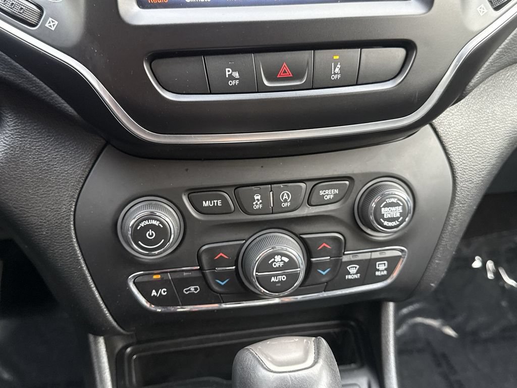Used 2021 Jeep Cherokee Latitude Lux 80th Anniv w/ Quick Order Package 26U 80TH FWD image 17