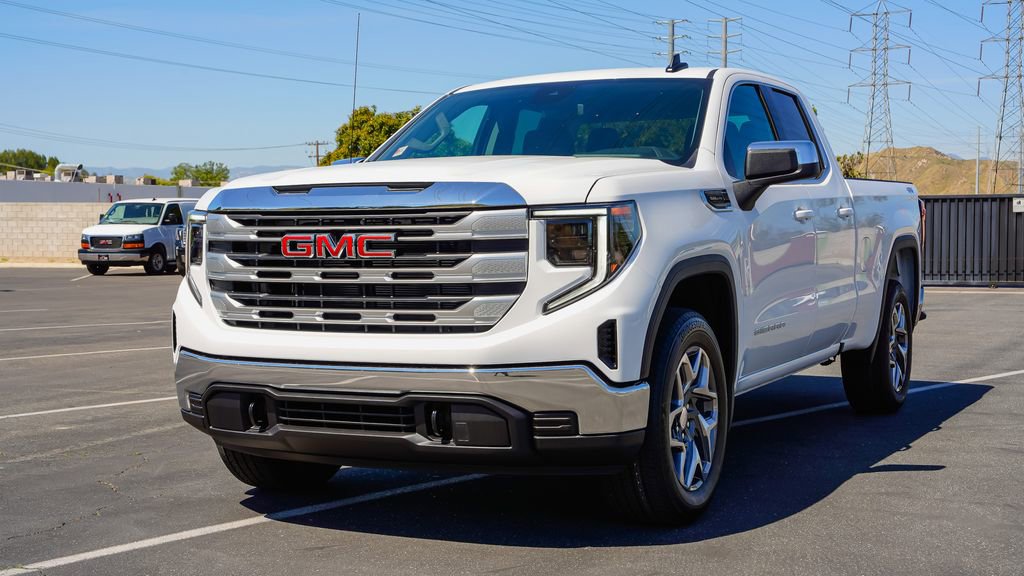 New 2026 GMC Sierra 1500 SLE image 2