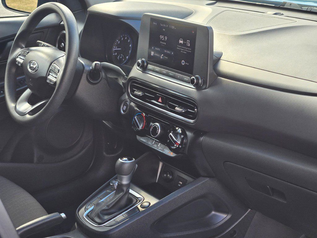 Used 2023 Hyundai Kona SEL image 6