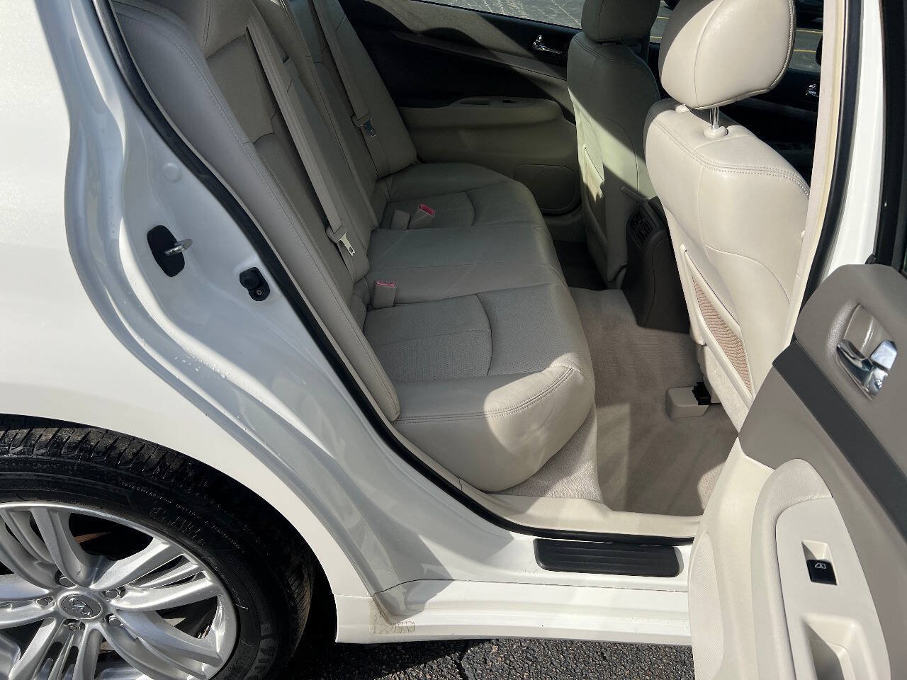 Used 2011 INFINITI G37 x Sedan w/ Premium Pkg AWD/4WD image 25