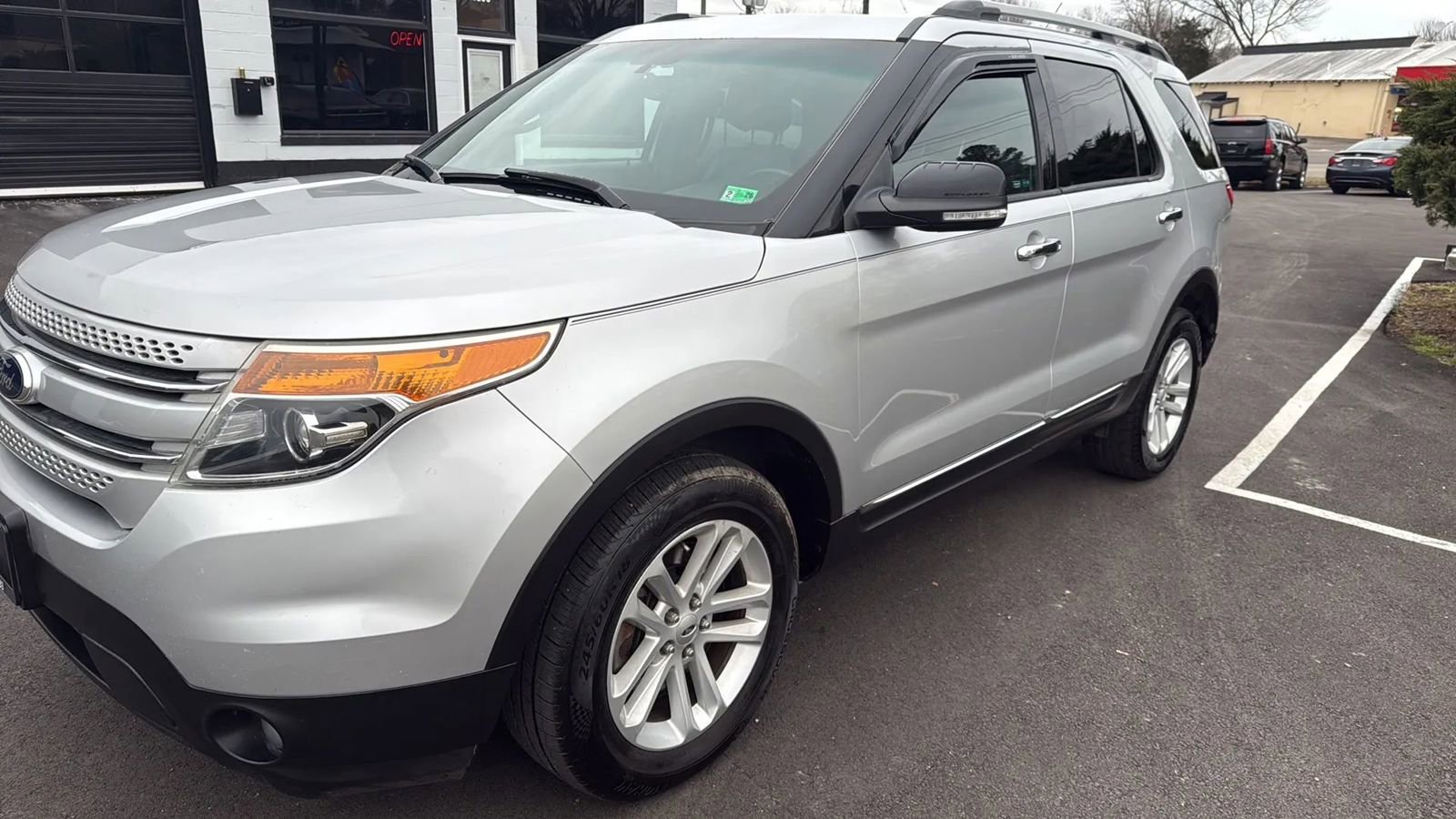 Used 2015 Ford Explorer XLT w/ Equipment Group 202A image 13