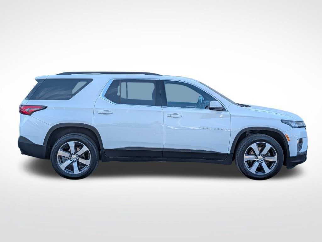 Used 2023 Chevrolet Traverse LT w/ LT Premium Package AWD/4WD image 2
