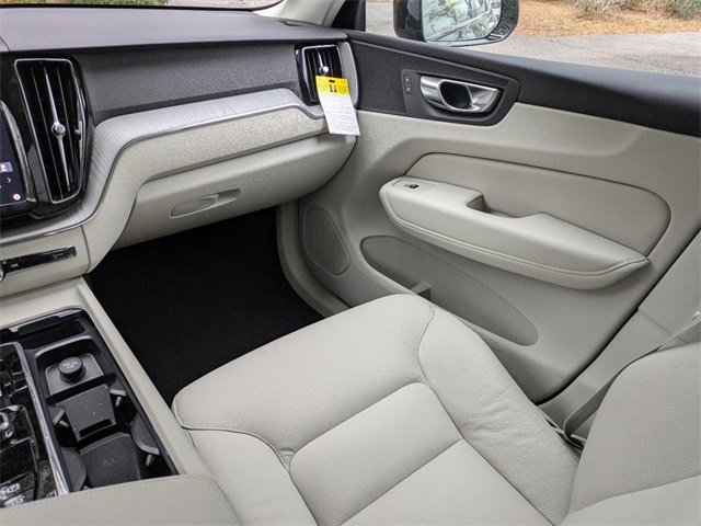 New 2025 Volvo XC60 B5 Plus w/ Climate Package image 15