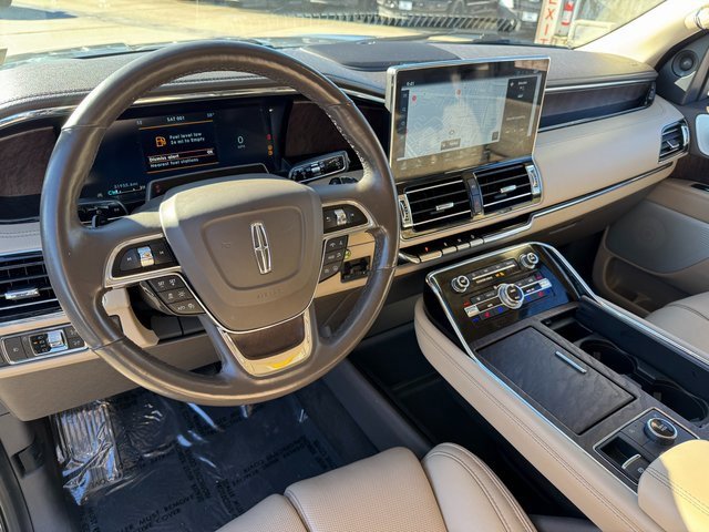 Used 2022 Lincoln Navigator Reserve image 3