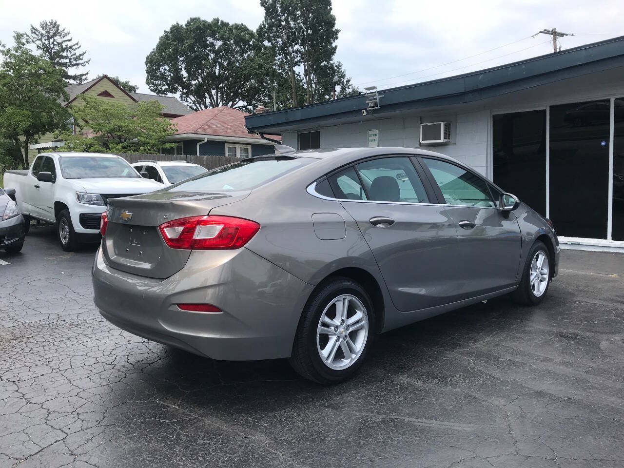 Used 2017 Chevrolet Cruze LT FWD image 7