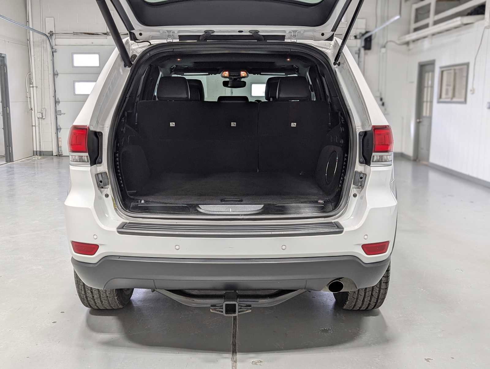 Used 2020 Jeep Grand Cherokee Laredo w/ Laredo X Package image 38