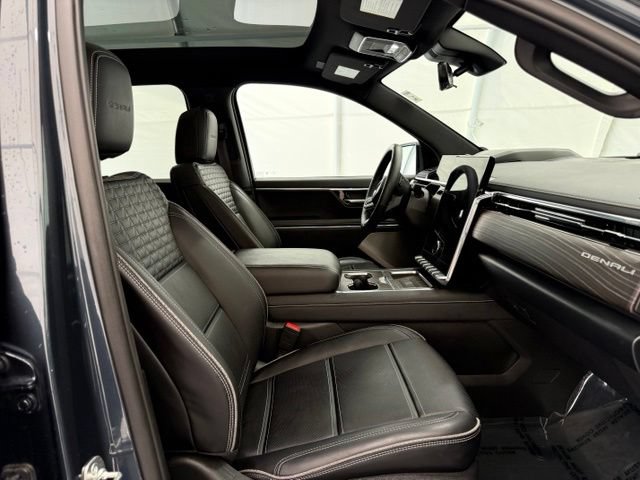Used 2025 GMC Sierra EV Denali AWD/4WD image 23