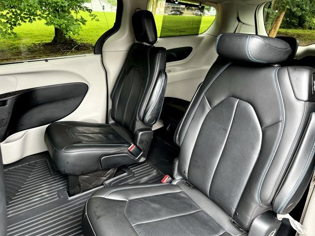 Used 2021 Chrysler Pacifica Touring-L image 20